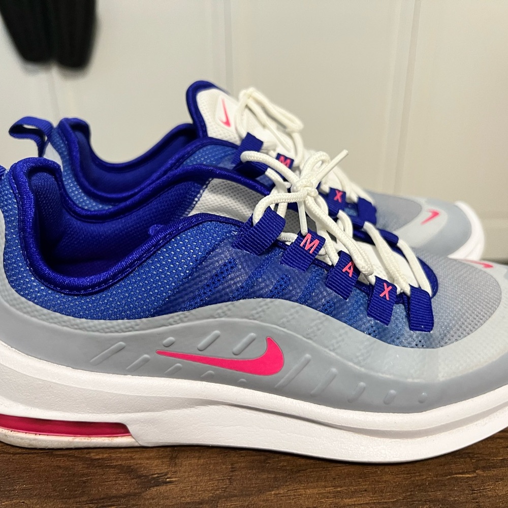 Nike air max axis for women size 8